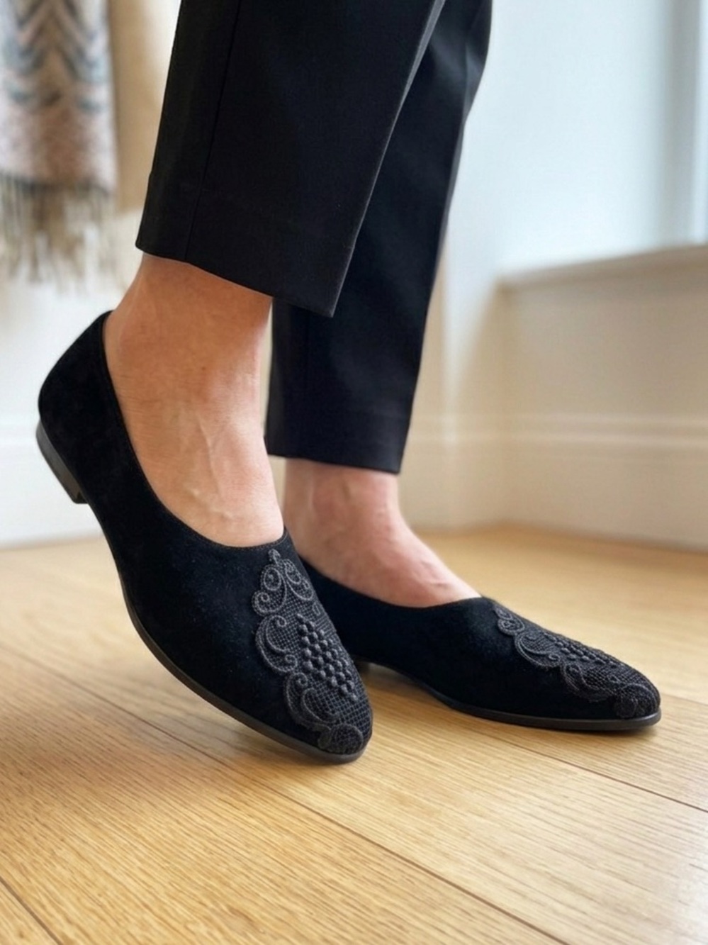 Genny Black Suede High Vamp Embellished Scarpe Flats Size 35 Made in Italy